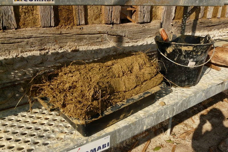 Photo des matériaux de terre et paille utilisés